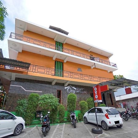 Hotel Super Oyo 2639 Oxy Townhouse Manado Exterior foto